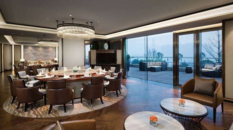 Howard Johnson Yacht Club Hotel Restaurant