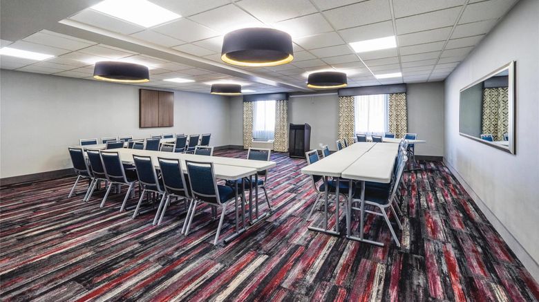 <b>La Quinta Inn & Suites Chattanooga Meeting</b>. Images powered by <a href="https://iceportal.shijigroup.com/" title="IcePortal" target="_blank">IcePortal</a>.
