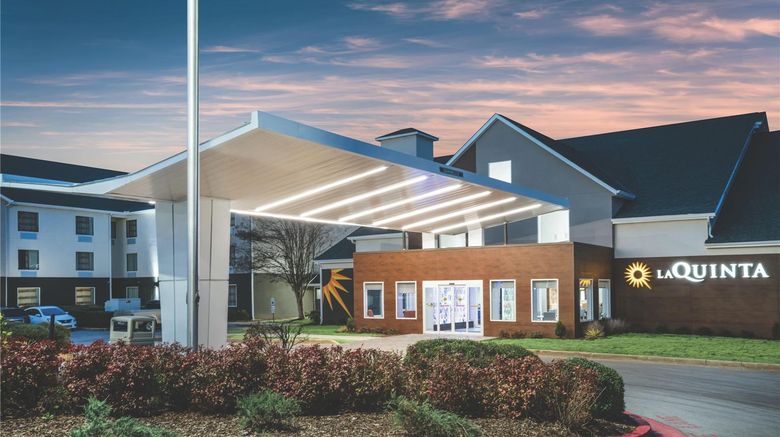 <b>La Quinta Inn & Suites Chattanooga Exterior</b>. Images powered by <a href="https://iceportal.shijigroup.com/" title="IcePortal" target="_blank">IcePortal</a>.