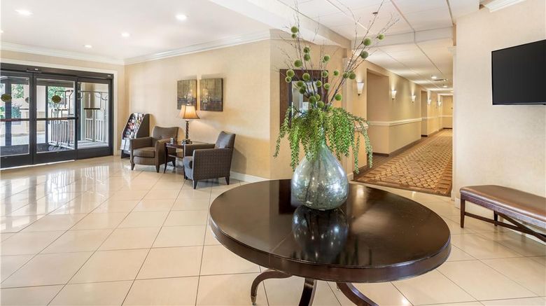 <b>Best Western Plus Valdosta Hotel Lobby</b>. Images powered by <a href="https://iceportal.shijigroup.com/" title="IcePortal" target="_blank">IcePortal</a>.
