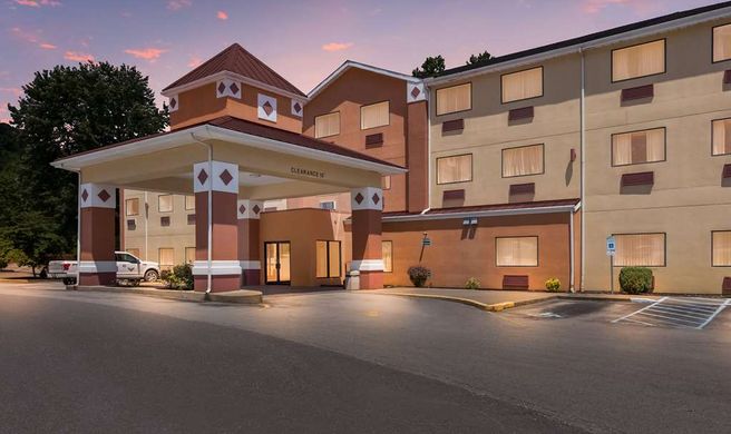 Best Western Logan Inn Exterior