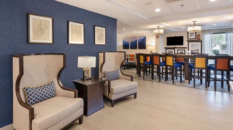 <b>Hampton Inn Covington Lobby</b>. Images powered by <a href="https://iceportal.shijigroup.com/" title="IcePortal" target="_blank">IcePortal</a>.