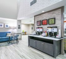 Hampton Inn & Suites Glenarden Lobby
