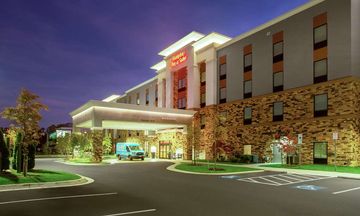 Hampton Inn & Suites Glenarden