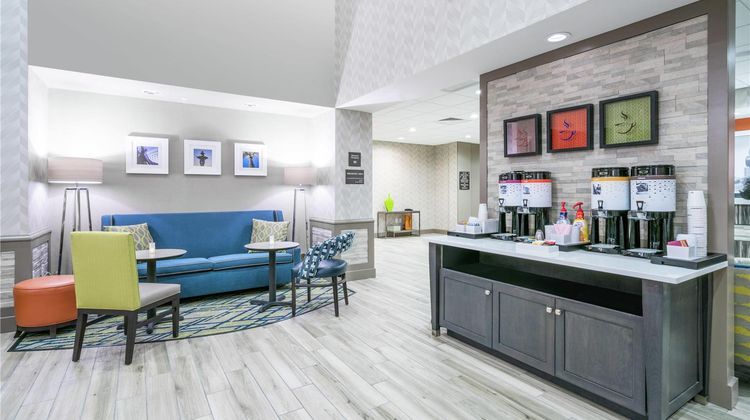 Hampton Inn & Suites Glenarden Lobby
