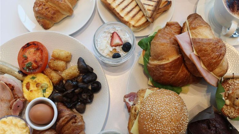 <b>Ibis Brisbane Airport Hotel Restaurant</b>. Images powered by <a href="https://iceportal.shijigroup.com/" title="IcePortal" target="_blank">IcePortal</a>.