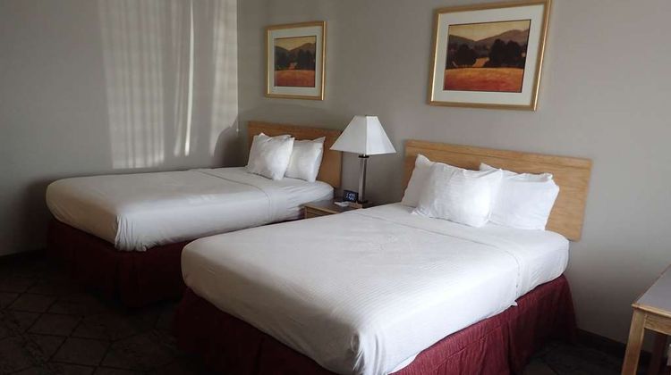 Baymont Inn & Suites Effingham Room