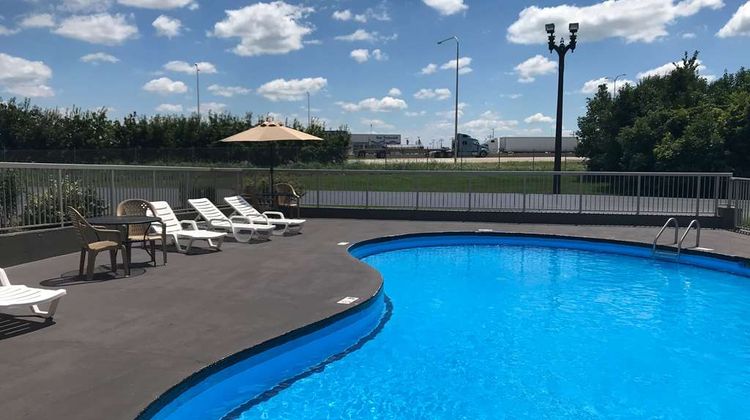 Baymont Inn & Suites Effingham Pool