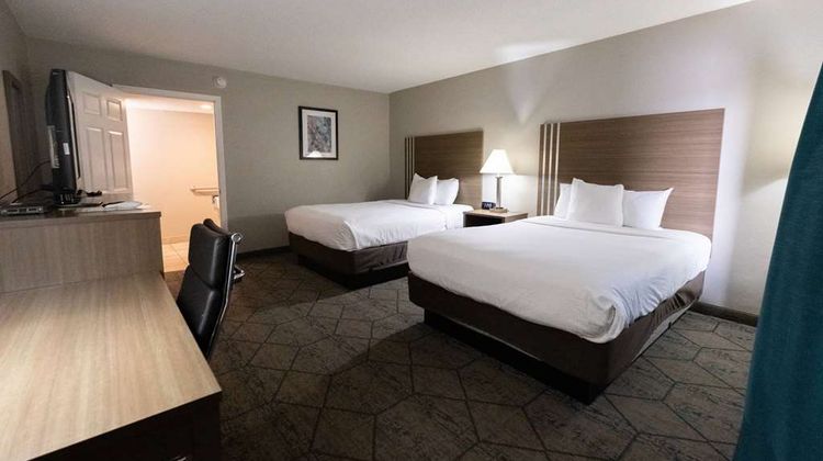 Baymont Inn & Suites Effingham Room