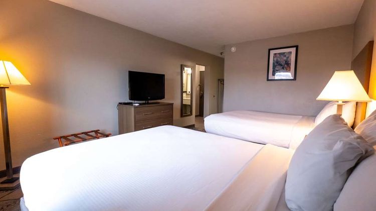 Baymont Inn & Suites Effingham Room