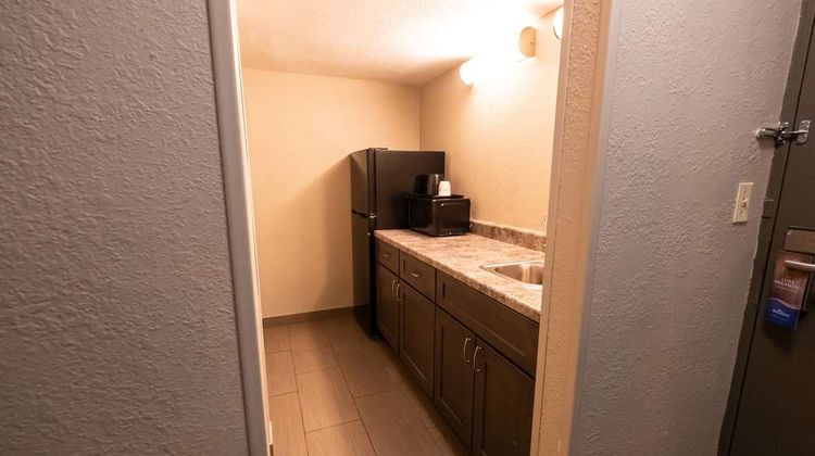 Baymont Inn & Suites Effingham Room