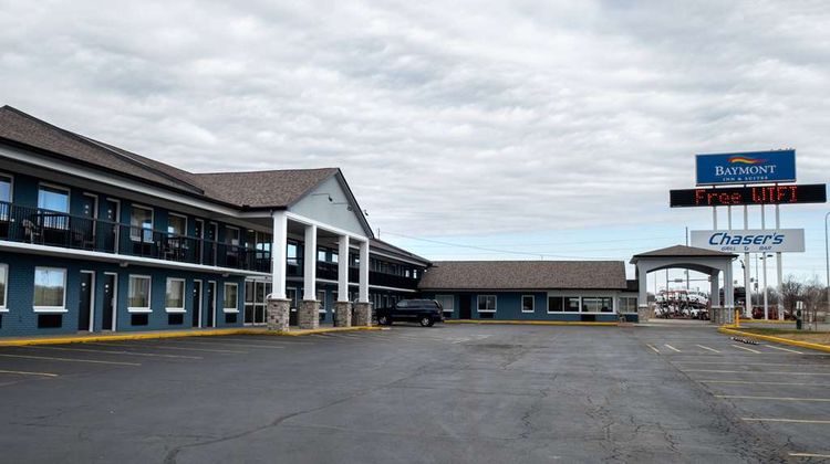 Baymont Inn & Suites Effingham Exterior
