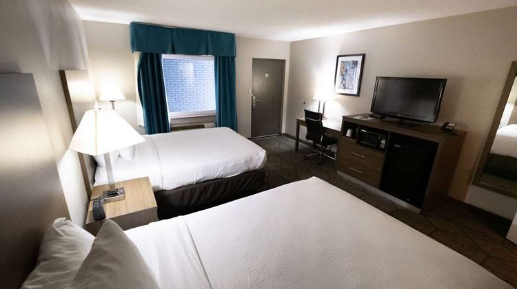 Baymont Inn & Suites Effingham Room