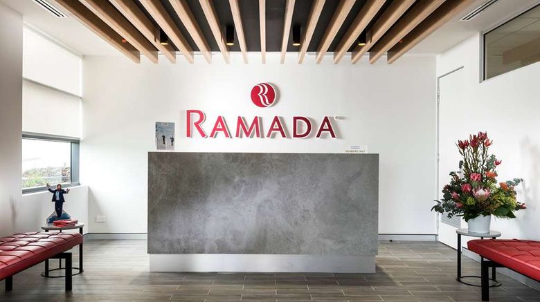 <b>Ramada VetroBlu Scarborough Beach Lobby</b>. Images powered by <a href="https://iceportal.shijigroup.com/" title="IcePortal" target="_blank">IcePortal</a>.