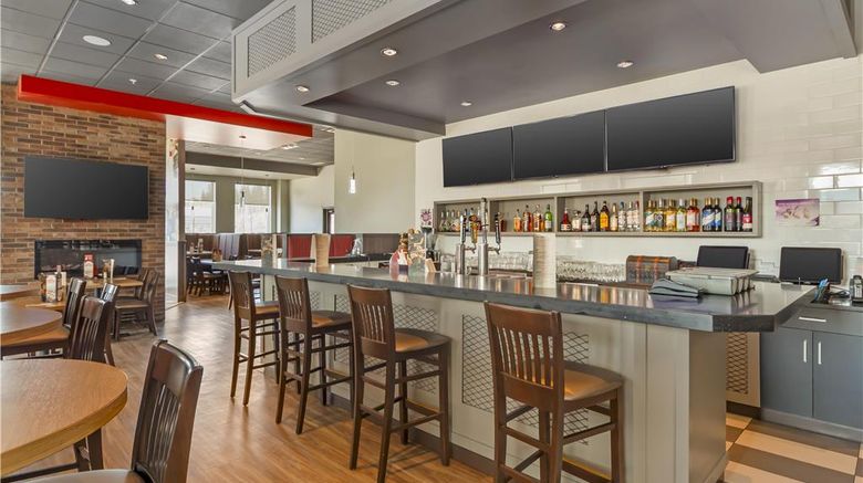 <b>Best Western Plus Hinton Inn & Suites Restaurant</b>. Images powered by <a href="https://iceportal.shijigroup.com/" title="IcePortal" target="_blank">IcePortal</a>.