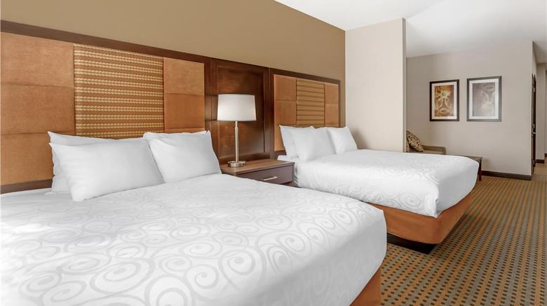 <b>Best Western Plus Hinton Inn & Suites Room</b>. Images powered by <a href="https://iceportal.shijigroup.com/" title="IcePortal" target="_blank">IcePortal</a>.