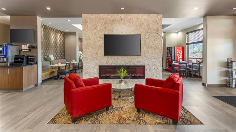 <b>Best Western Plus Hinton Inn & Suites Lobby</b>. Images powered by <a href="https://iceportal.shijigroup.com/" title="IcePortal" target="_blank">IcePortal</a>.