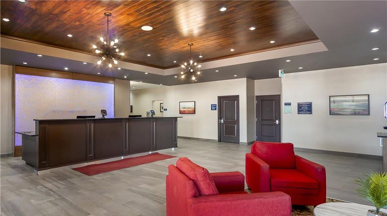 <b>Best Western Plus Hinton Inn & Suites Lobby</b>. Images powered by <a href="https://iceportal.shijigroup.com/" title="IcePortal" target="_blank">IcePortal</a>.