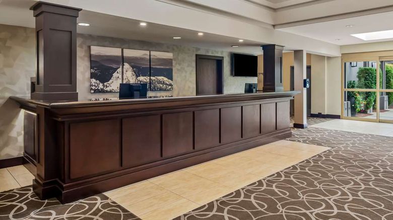 <b>Best Western Plus Pitt Meadows Inn & Sts Lobby</b>. Images powered by <a href="https://iceportal.shijigroup.com/" title="IcePortal" target="_blank">IcePortal</a>.