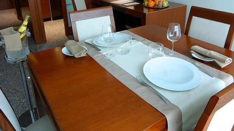 Goldstar Resort & Suites Room