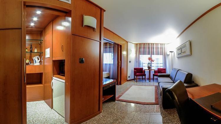 Goldstar Resort & Suites Room