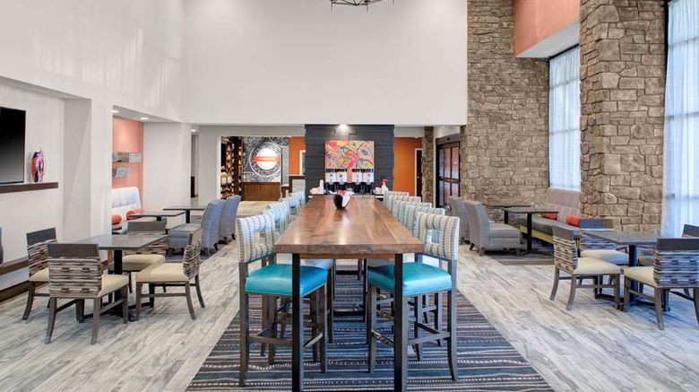 <b>Hampton Inn & Suites Flagstaff East Lobby</b>. Images powered by <a href="https://iceportal.shijigroup.com/" title="IcePortal" target="_blank">IcePortal</a>.