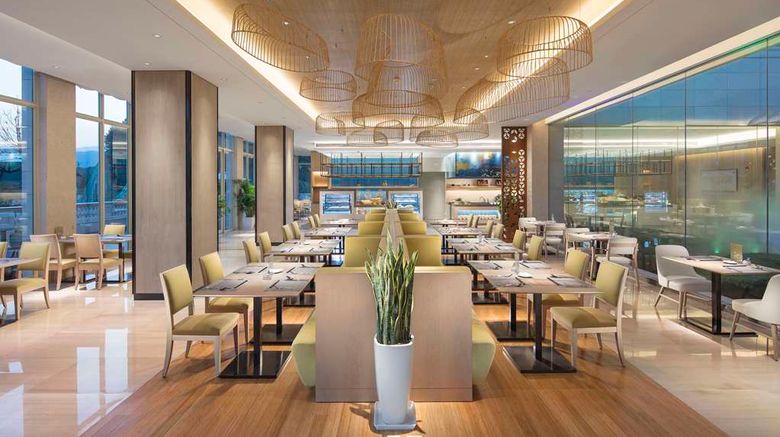 <b>Hilton Garden Inn Hangzhou Lu'niao Restaurant</b>. Images powered by <a href="https://iceportal.shijigroup.com/" title="IcePortal" target="_blank">IcePortal</a>.