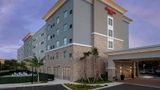 <b>Hampton Inn Miami Airport East Exterior</b>. Images powered by <a href="https://iceportal.shijigroup.com/" title="IcePortal" target="_blank">IcePortal</a>.