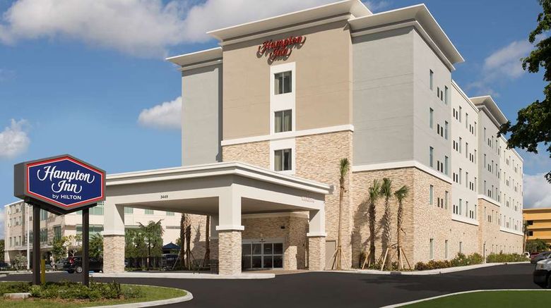 <b>Hampton Inn Miami Airport East Exterior</b>. Images powered by <a href="https://iceportal.shijigroup.com/" title="IcePortal" target="_blank">IcePortal</a>.
