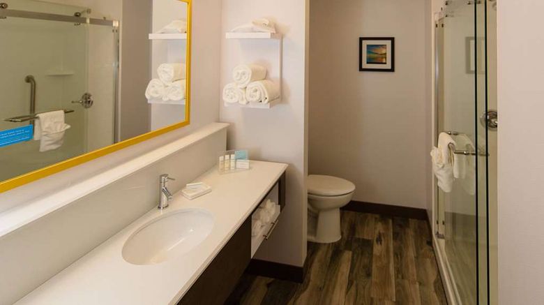 <b>Hampton Inn Superior/Duluth, WI Room</b>. Images powered by <a href="https://iceportal.shijigroup.com/" title="IcePortal" target="_blank">IcePortal</a>.