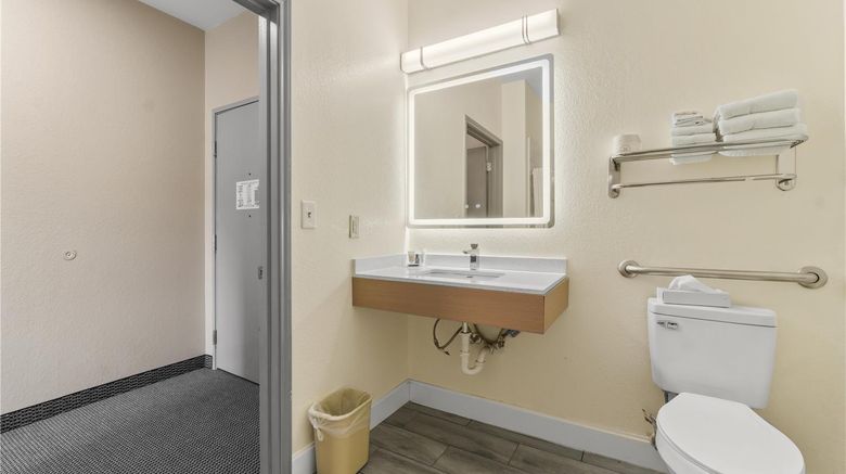 <b>Americas Best Value Inn/Suites Room</b>. Images powered by <a href="https://iceportal.shijigroup.com/" title="IcePortal" target="_blank">IcePortal</a>.