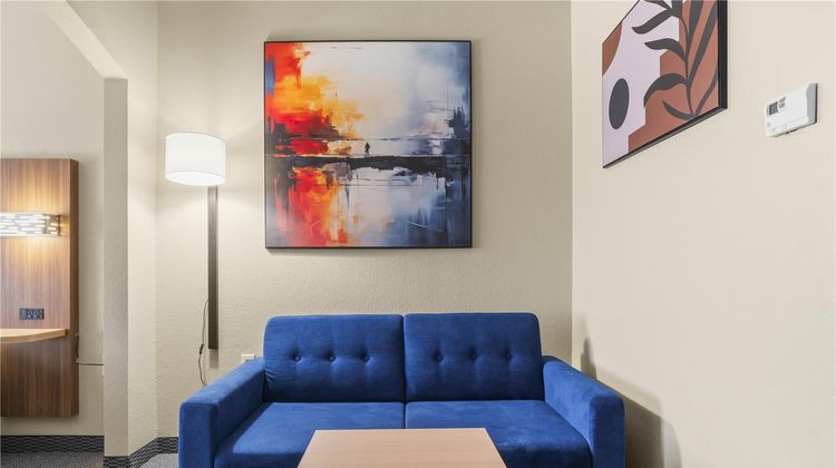Americas Best Value Inn/Suites Suite
