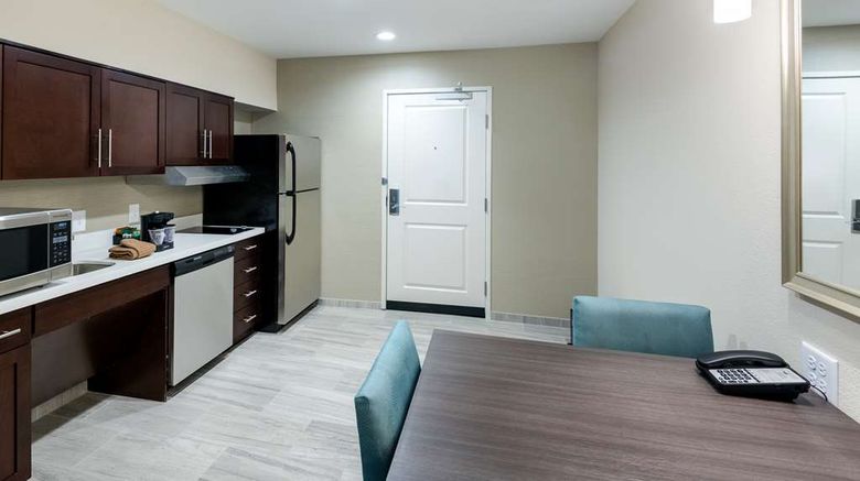 <b>Homewood Suites by Hilton Fayetteville Room</b>. Images powered by <a href="https://iceportal.shijigroup.com/" title="IcePortal" target="_blank">IcePortal</a>.