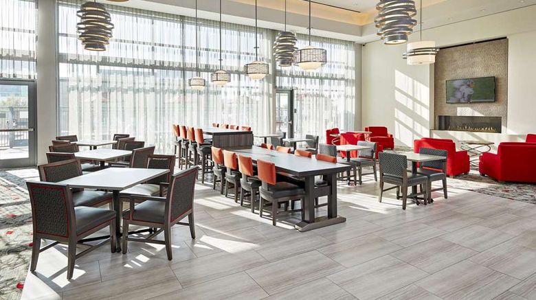 <b>Hampton Inn Long Beach Airport Restaurant</b>. Images powered by <a href="https://iceportal.shijigroup.com/" title="IcePortal" target="_blank">IcePortal</a>.