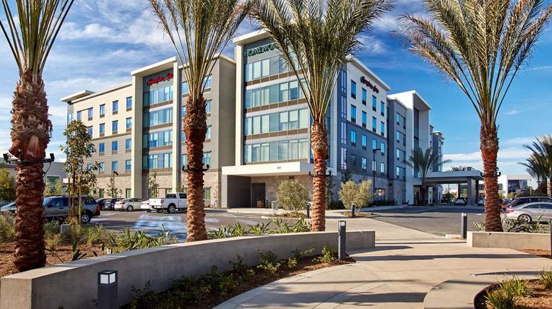 <b>Hampton Inn Long Beach Airport Exterior</b>. Images powered by <a href="https://iceportal.shijigroup.com/" title="IcePortal" target="_blank">IcePortal</a>.