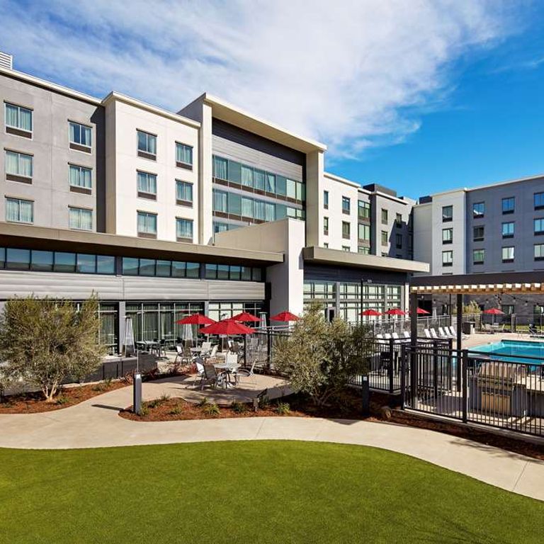 Hampton Inn Long Beach Airport