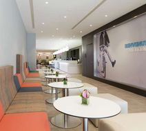 Hampton by Hilton Rome East Lobby