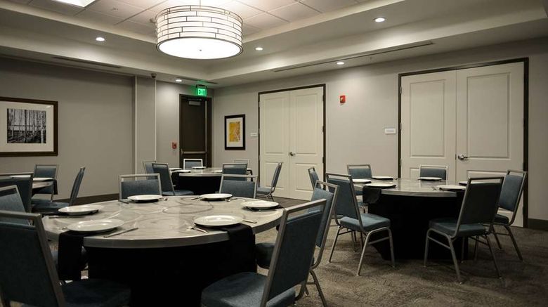 <b>Hilton Garden Inn Mall of St. Matthews Meeting</b>. Images powered by <a href="https://iceportal.shijigroup.com/" title="IcePortal" target="_blank">IcePortal</a>.