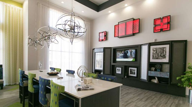 <b>Hampton Inn & Suites Stroud Lobby</b>. Images powered by <a href="https://iceportal.shijigroup.com/" title="IcePortal" target="_blank">IcePortal</a>.