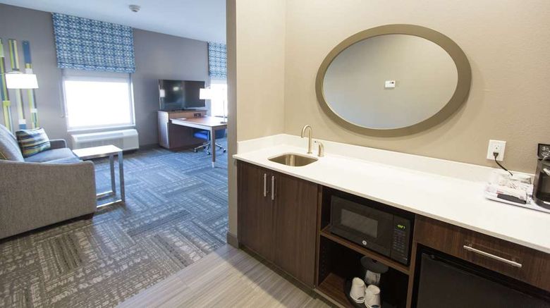 <b>Hampton Inn & Suites Stroud Room</b>. Images powered by <a href="https://iceportal.shijigroup.com/" title="IcePortal" target="_blank">IcePortal</a>.