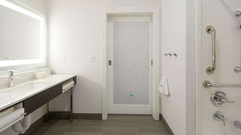 <b>Hampton Inn & Suites Stroud Room</b>. Images powered by <a href="https://iceportal.shijigroup.com/" title="IcePortal" target="_blank">IcePortal</a>.