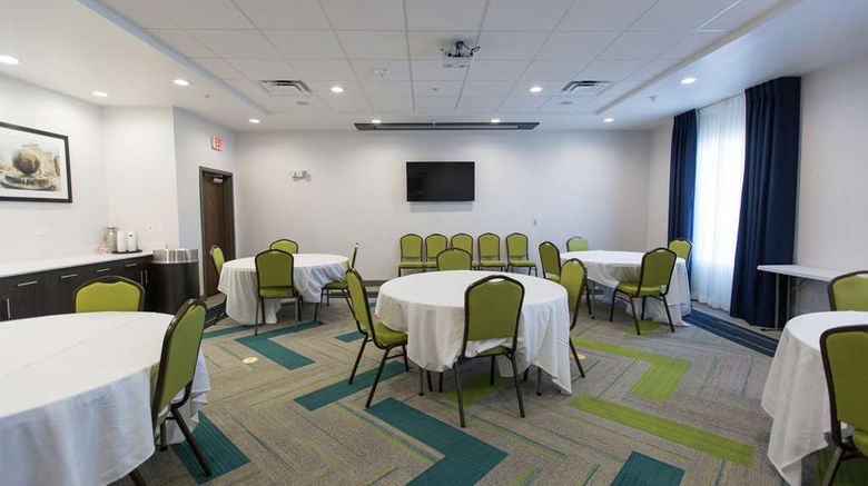 <b>Hampton Inn & Suites Stroud Meeting</b>. Images powered by <a href="https://iceportal.shijigroup.com/" title="IcePortal" target="_blank">IcePortal</a>.