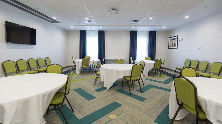 <b>Hampton Inn & Suites Stroud Meeting</b>. Images powered by <a href="https://iceportal.shijigroup.com/" title="IcePortal" target="_blank">IcePortal</a>.
