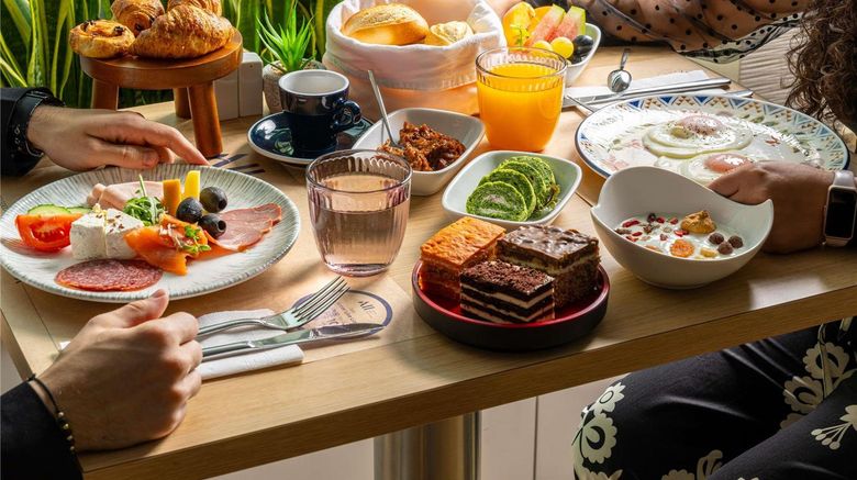 <b>Mercure Bucharest Unirii Restaurant</b>. Images powered by <a href="https://iceportal.shijigroup.com/" title="IcePortal" target="_blank">IcePortal</a>.