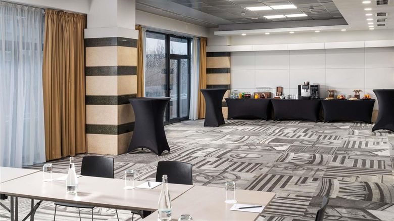 <b>Mercure Bucharest Unirii Meeting</b>. Images powered by <a href="https://iceportal.shijigroup.com/" title="IcePortal" target="_blank">IcePortal</a>.