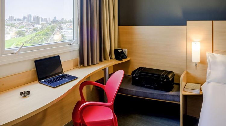 Ibis Marilia Room