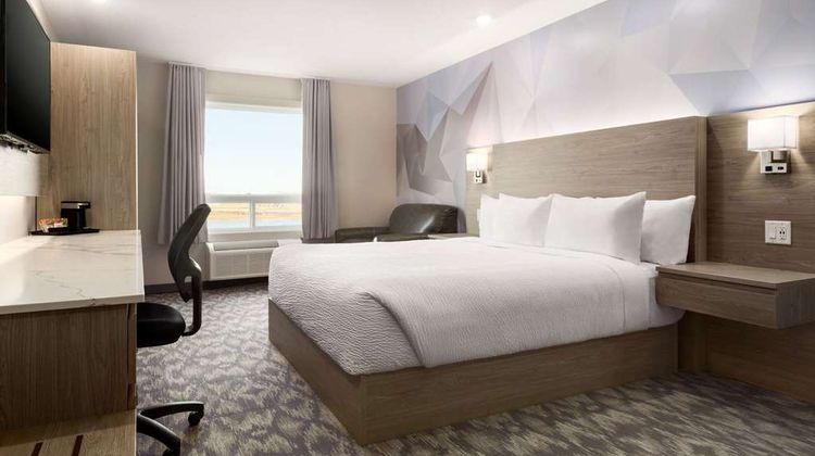 Days Inn Calgary North Balzac Room