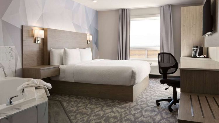 Days Inn Calgary North Balzac Suite