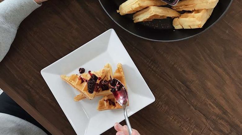 <b>Hyatt Place Glendale/Los Angeles Restaurant</b>. Images powered by <a href="https://iceportal.shijigroup.com/" title="IcePortal" target="_blank">IcePortal</a>.