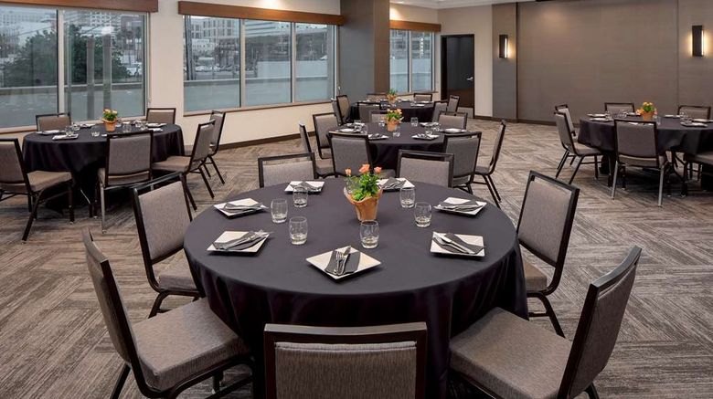 <b>Hyatt Place Glendale/Los Angeles Meeting</b>. Images powered by <a href="https://iceportal.shijigroup.com/" title="IcePortal" target="_blank">IcePortal</a>.